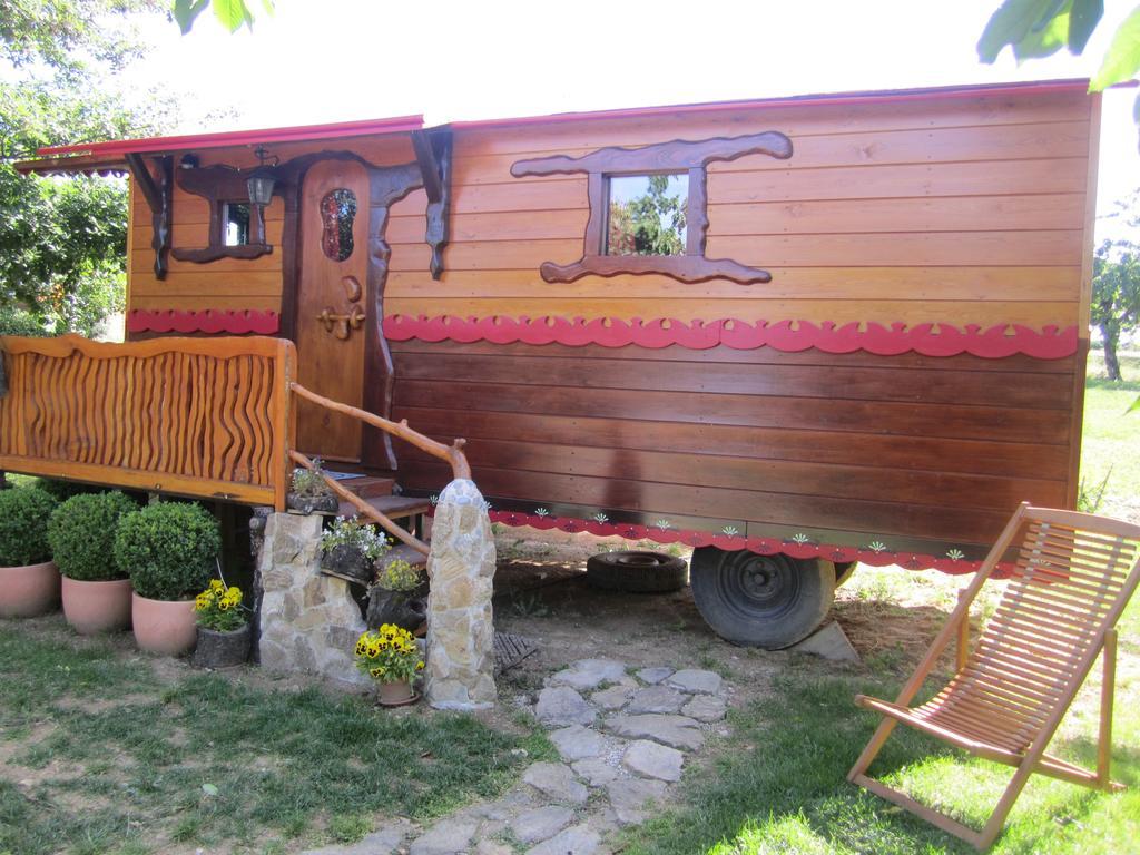 Bed and Breakfast Gitenchassagne Thurins Экстерьер фото