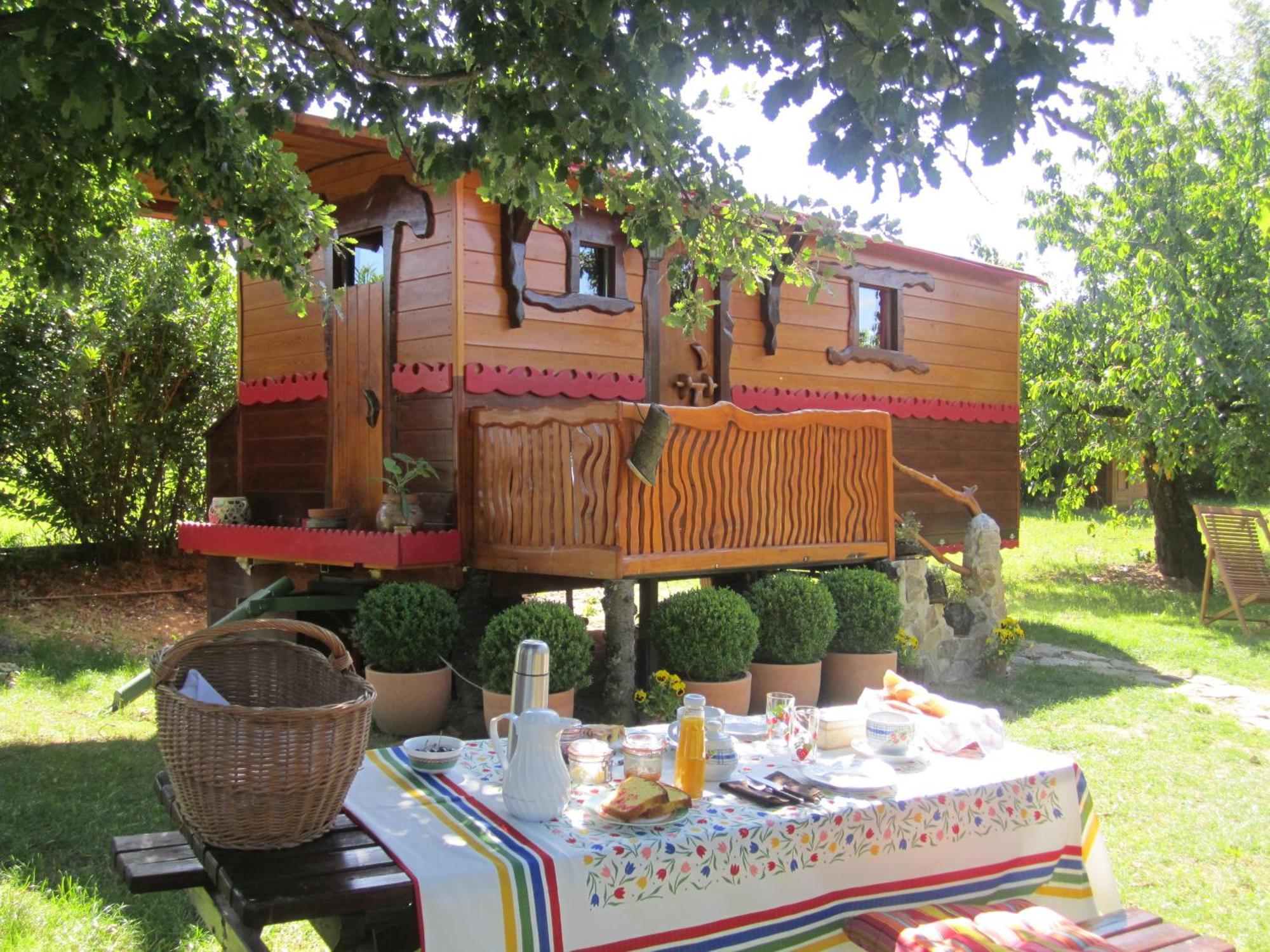 Bed and Breakfast Gitenchassagne Thurins Экстерьер фото